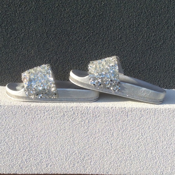 Dazzle Everywhere You Go Silver Slides - Picture 2 of 2